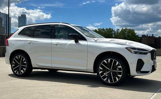 2026 Volvo XC60 Ultra Dark