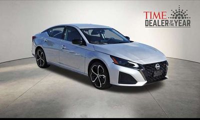 2025 Nissan Altima SR
