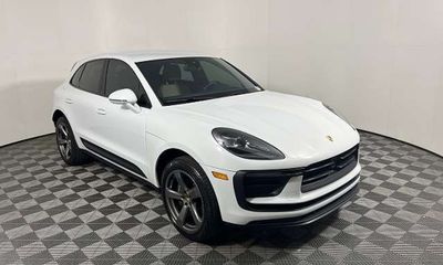 2023 Porsche Macan T