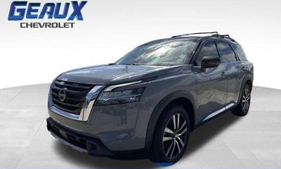 2023 Nissan Pathfinder Platinum