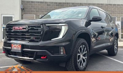 2024 GMC Acadia AT4