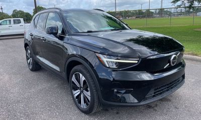 2023 Volvo XC40 Plus Dark