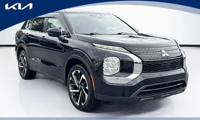 2022 Mitsubishi Outlander ES