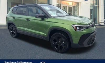 2025 Volkswagen Taos 4MOTION SE Black