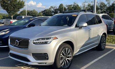 2020 Volvo XC90 Momentum