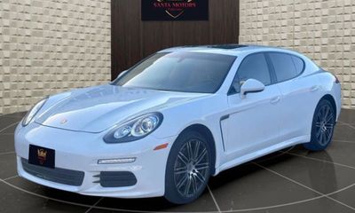 2015 Porsche Panamera Base 4