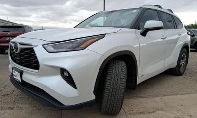 2025 Toyota Highlander XLE Nightshade 25TH