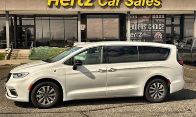 2024 Chrysler Pacifica Select