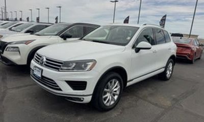 2016 Volkswagen Touareg Sport FSI Only