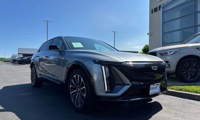 2025 Cadillac Lyriq Sport 1