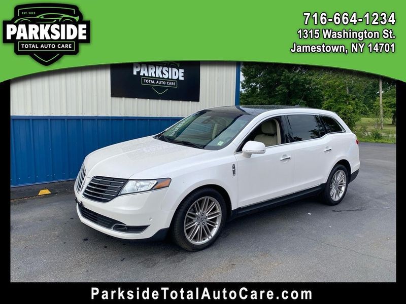 2019 Lincoln MKT — a typically priced live listing