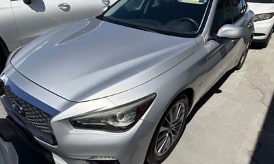 2018 Infiniti Q50 30T Luxe