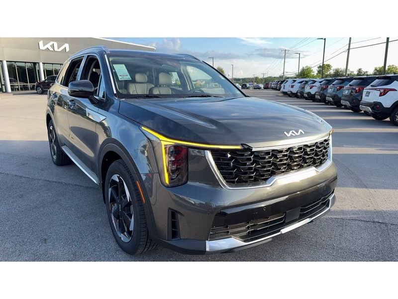 2025 Kia Sorento — a typically priced live listing