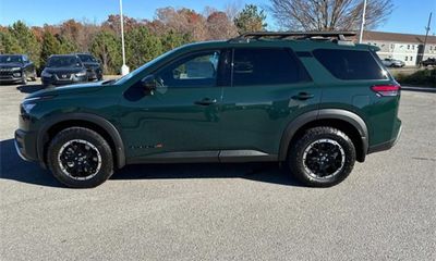 2025 Nissan Pathfinder SV