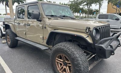 2020 Jeep Gladiator Sport