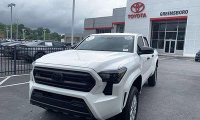 2024 Toyota Tacoma SR