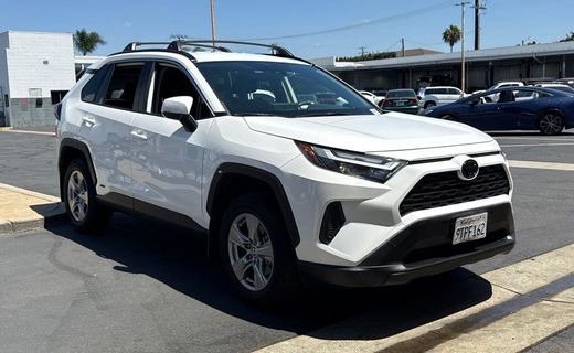 2025 Toyota RAV4 XLE