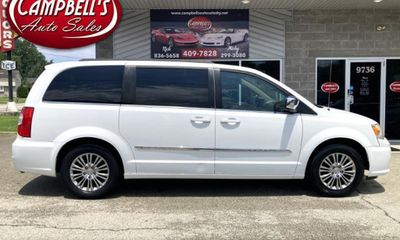 2014 Chrysler Town AND Country