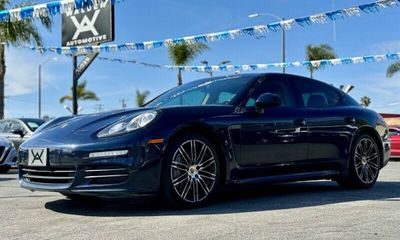 2016 Porsche Panamera Base 4