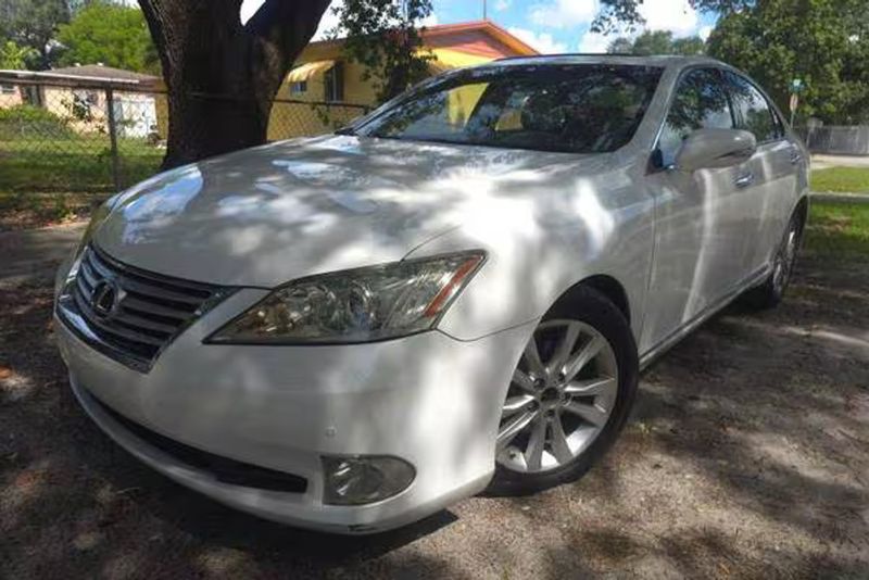 2010 Lexus Es 350 — a typically priced live listing