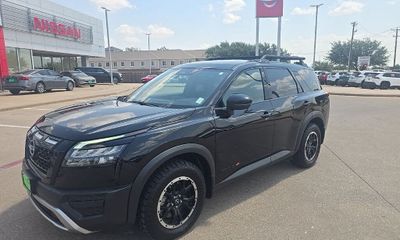2025 Nissan Pathfinder SV