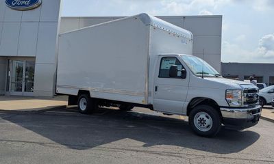 2027 Ford E-450 Base