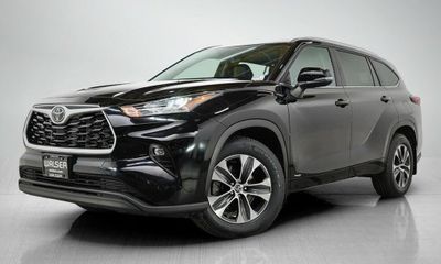 2025 Toyota Highlander XLE Nightshade 25TH