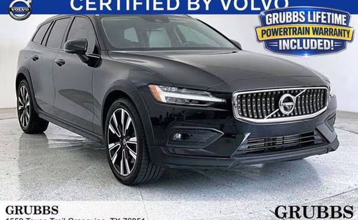 2022 Volvo V60CC Momentum