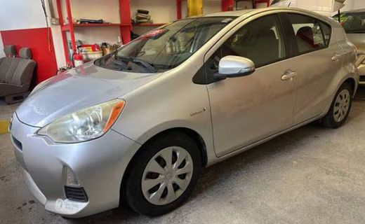 2014 Toyota Prius C TWO
