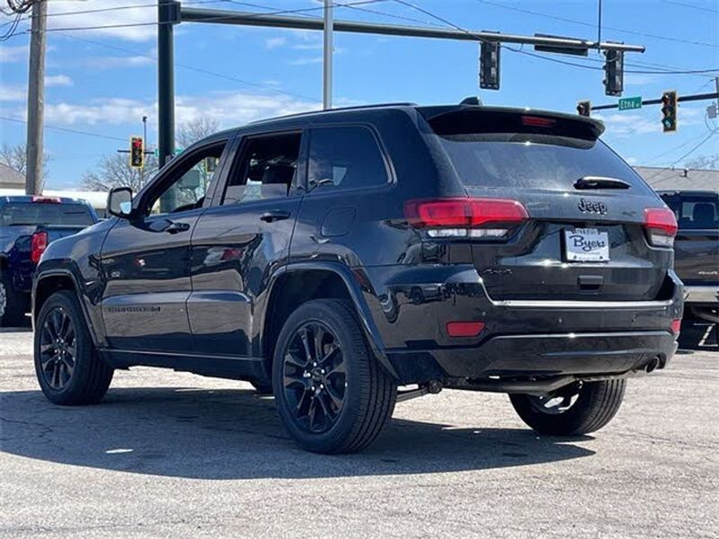 2022 Jeep Grand Cherokee — a typically priced live listing