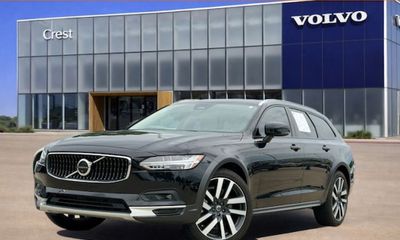 2025 Volvo V90CC Ultra