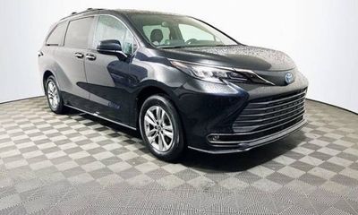 2023 Toyota Sienna XSE XLE