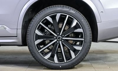 2026 Volvo XC90 Plus Bright