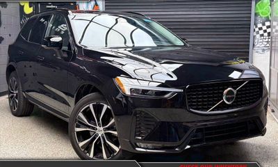 2024 Volvo XC60 Plus Dark