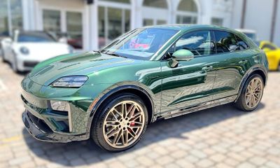 2025 Porsche Macan Turbo Electric
