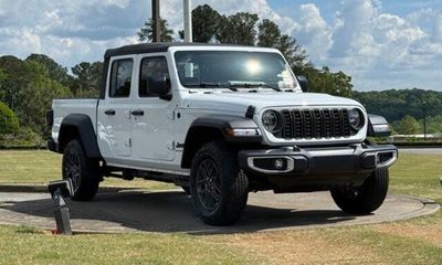 2026 Jeep Gladiator Sport