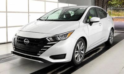 2023 Nissan Versa SV