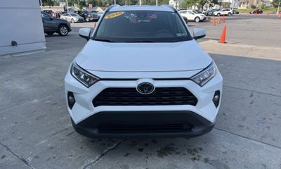 2019 Toyota RAV4 XLE Premium