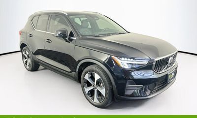2024 Volvo XC40 Core Bright Dark