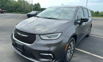 2023 Chrysler Pacifica Touring L
