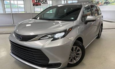 2025 Toyota Sienna LE