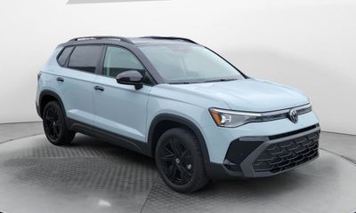 2026 Volkswagen Taos SE Black