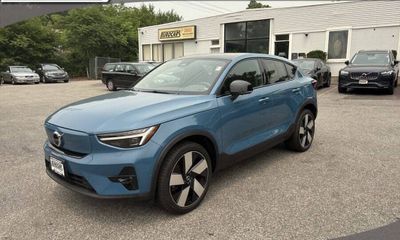 2023 Volvo C40 Ultimate Dark