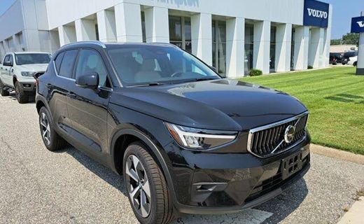 2023 Volvo XC40 Plus Bright