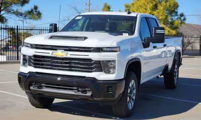 2026 Chevrolet Silverado HD Custom
