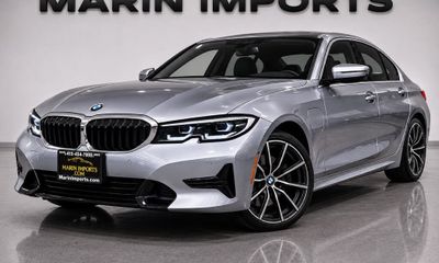 2021 BMW 330E Hybrid Plug