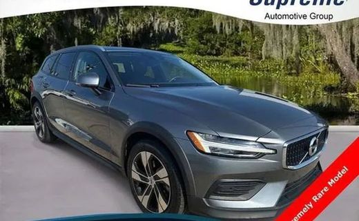 2020 Volvo V60CC Momentum